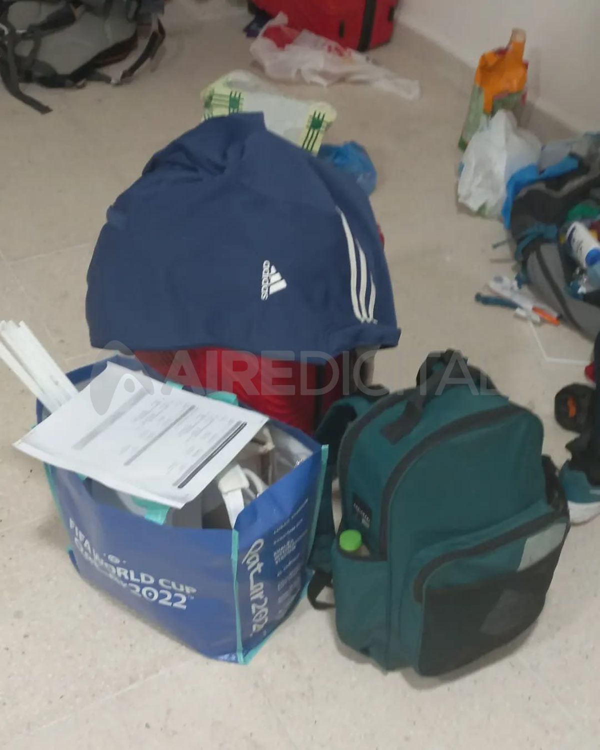 La mochila en la que Jorge Battagliotti cargaba las bolsas con la arena de las playas de Dhoa.