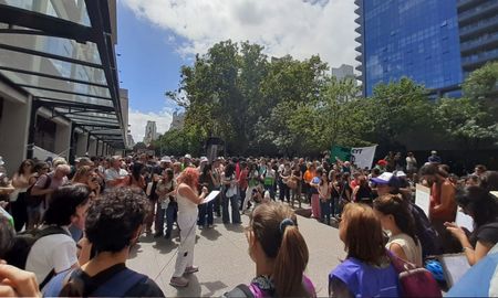 Marcha de la comunidad del Conicet en el Polo científico tecnológico de Buenos Aires. Marcha de la comunidad del Conicet en el Polo científico tecnológico de Buenos Aires.