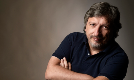 Sergio Olguín destacó: me hace muy feliz que Warner, Particular Crowd y Haddock Films se hayan unido para dar inicio a la etapa de desarrollo de la versión cinematográfica de Las Extranjeras. Sergio Olguín destacó: me hace muy feliz que Warner, Particular Crowd y Haddock Films se hayan unido para dar inicio a la etapa de desarrollo de la versión cinematográfica de Las Extranjeras.