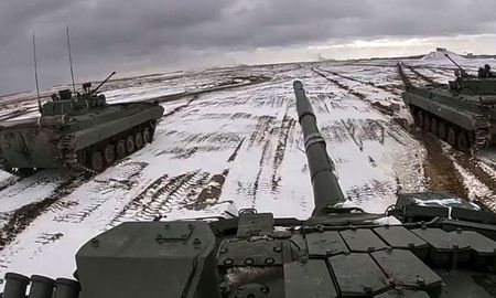 Tanques de Rusia en la frontera con Ucrania.