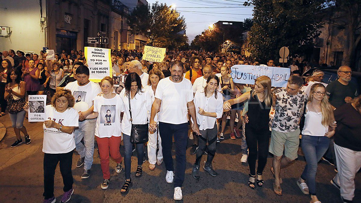 Familiares de víctimas de la inseguridad se movilizaron acompañados de miles de rafaelinos para pedir justicia.