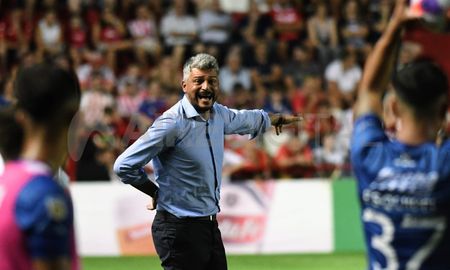 Gustavo Munúa aprovecha el fin de semana libre para poner a punto al plantel de Unión para enfrentar a River Plate. Gustavo Munúa aprovecha el fin de semana libre para poner a punto al plantel de Unión para enfrentar a River Plate.