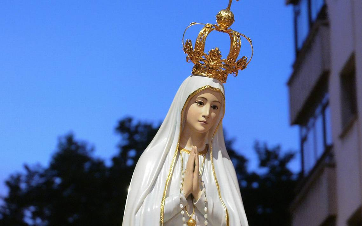 Mhoni Vidente se dio cuenta de que esa misteriosa mujer no era otra, sino la mismísima Virgen de Fátima.