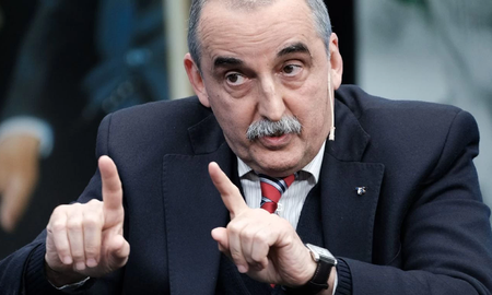 Entre otros motivos, Guillermo Moreno fue condenado por usar fondos públicos para comprar cotillón anti Clarín. Entre otros motivos, Guillermo Moreno fue condenado por usar fondos públicos para comprar cotillón anti Clarín.