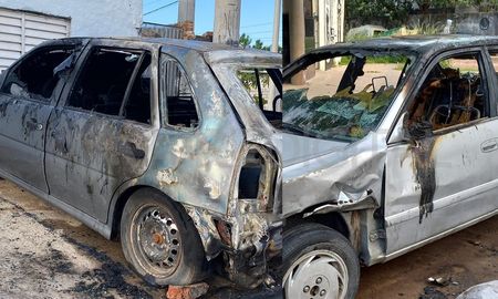 Uno de los coches se encontraba sin uso y abandonado. Uno de los coches se encontraba sin uso y abandonado.