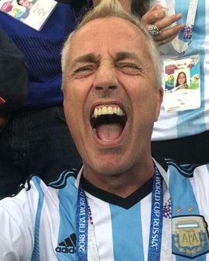 Los reconocidos rostros de la televisión compartieron la tensión del partido y descargaron los nervios con un festejo que no tardó en volverse tendencia. Los reconocidos rostros de la televisión compartieron la tensión del partido y descargaron los nervios con un festejo que no tardó en volverse tendencia.