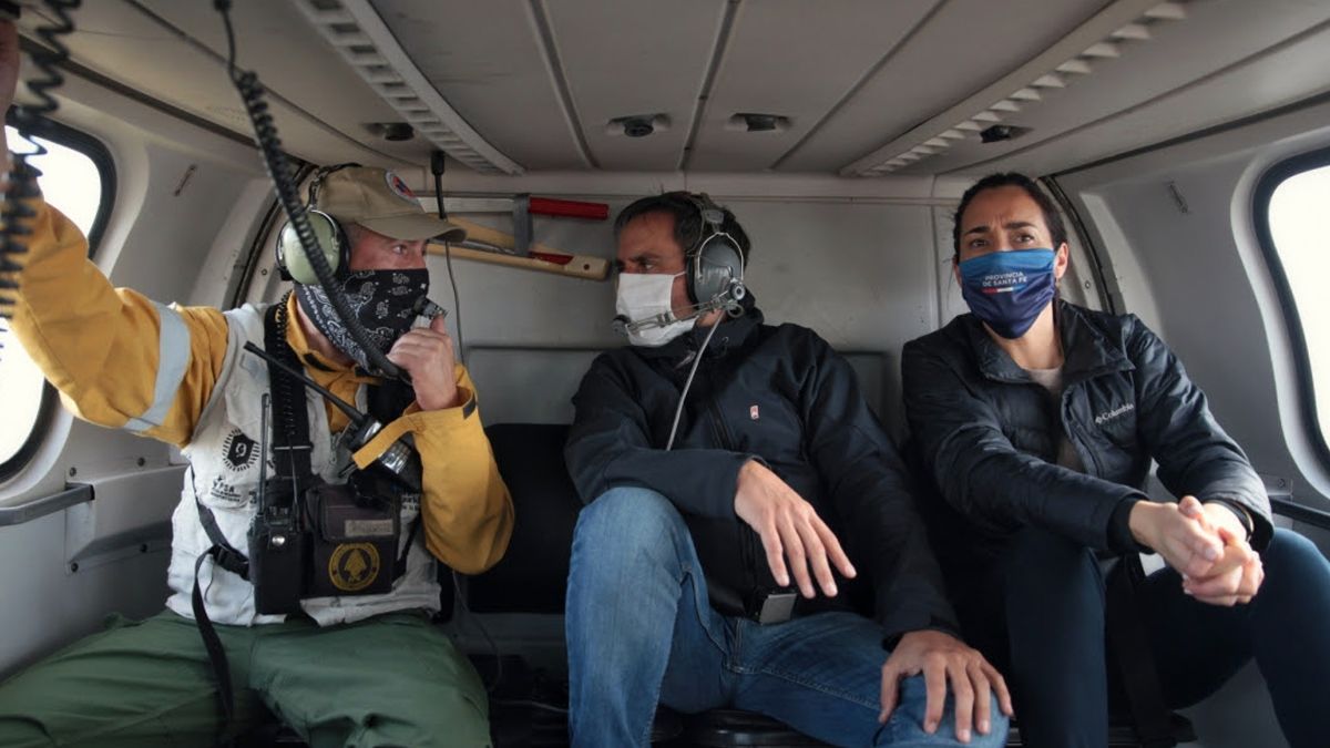 Cabandié sobrevoló el Delta del río Paraná en la zona afectada por las quemas de pastizales