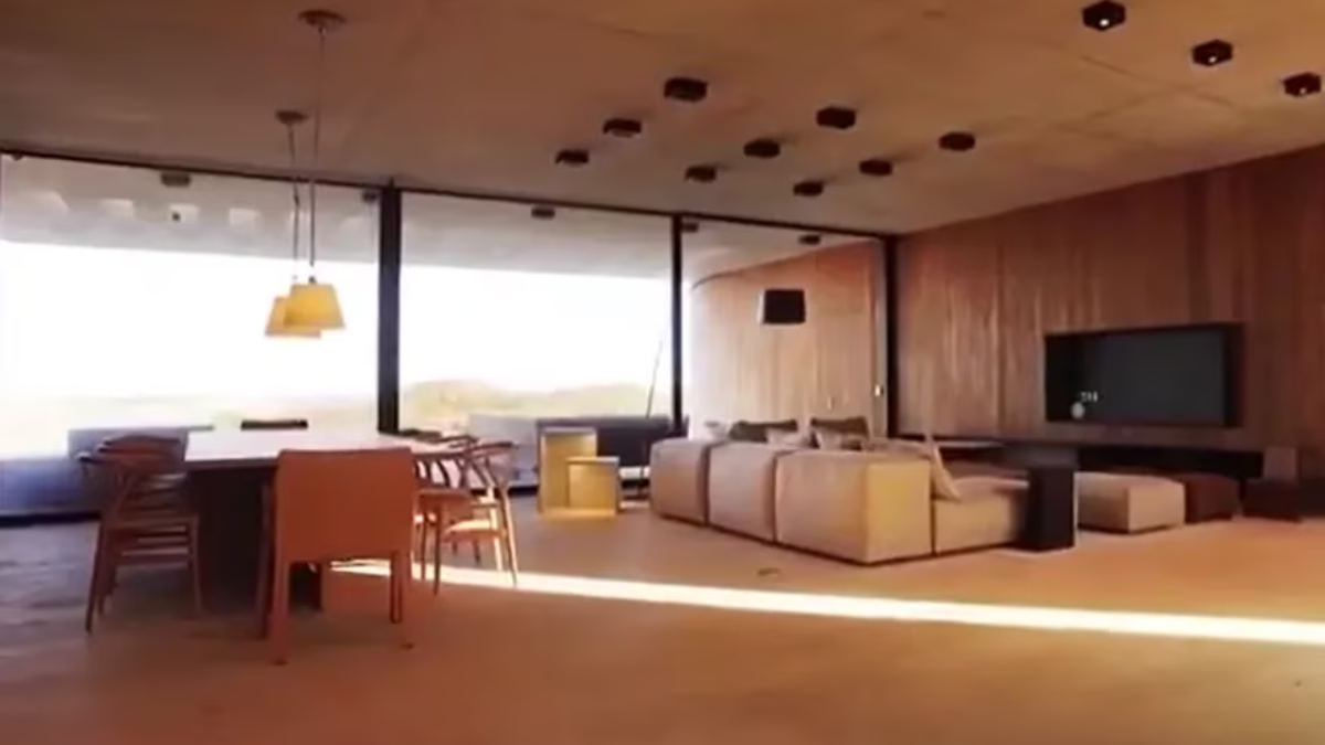 Así era la lujosa mansión que Adrián Suar tenía en Punta del Este. Así era la lujosa mansión que Adrián Suar tenía en Punta del Este.