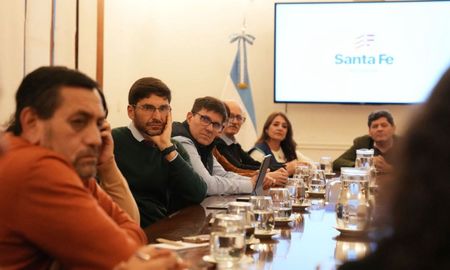 El gobernador, Maximiliano Pullaro, se reunió con directores de escuelas de las ciudades de Santa Fe, Santo Tomé y Coronda. El gobernador, Maximiliano Pullaro, se reunió con directores de escuelas de las ciudades de Santa Fe, Santo Tomé y Coronda.