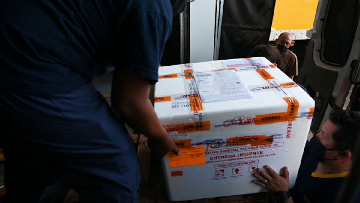 Buscan más transparencia en la distribución y aplicación de las vacunas en el país, tras el escándalo en el Ministerio de Salud. 