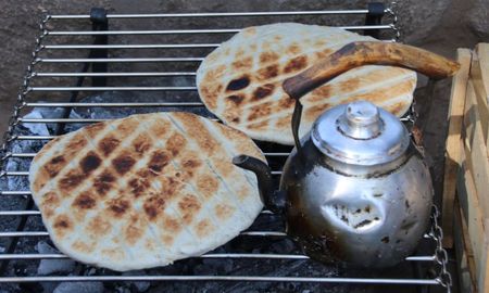La tortilla a la parrilla es tradicional del norte argentina. La tortilla a la parrilla es tradicional del norte argentina.