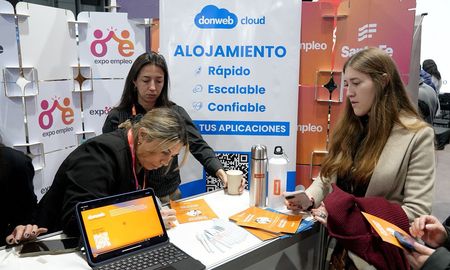 La primera edición de Expo Empleo en Santa Fe registró 5.600 inscriptos y 1.300 encuentros concretados entre postulantes y empleadores. La primera edición de Expo Empleo en Santa Fe registró 5.600 inscriptos y 1.300 encuentros concretados entre postulantes y empleadores.