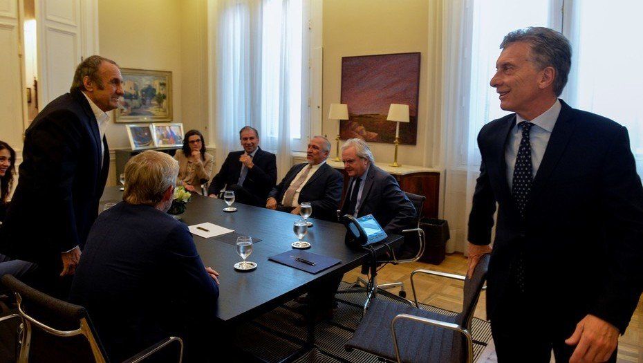 Mauricio Macri se reunió con senadores del PJ para torcer la votación