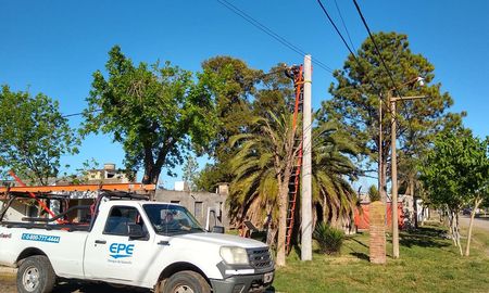 Según la EPE, las ráfagas de viento dejaron fuera de servicio al 25% de la estructura de media tensión. Según la EPE, las ráfagas de viento dejaron fuera de servicio al 25% de la estructura de media tensión.