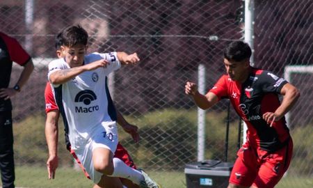 Con goles de Sabato, Reina y Muñoz, Independiente Rivadavia venció 3 a 0 a Colón en reserva. Con goles de Sabato, Reina y Muñoz, Independiente Rivadavia venció 3 a 0 a Colón en reserva.