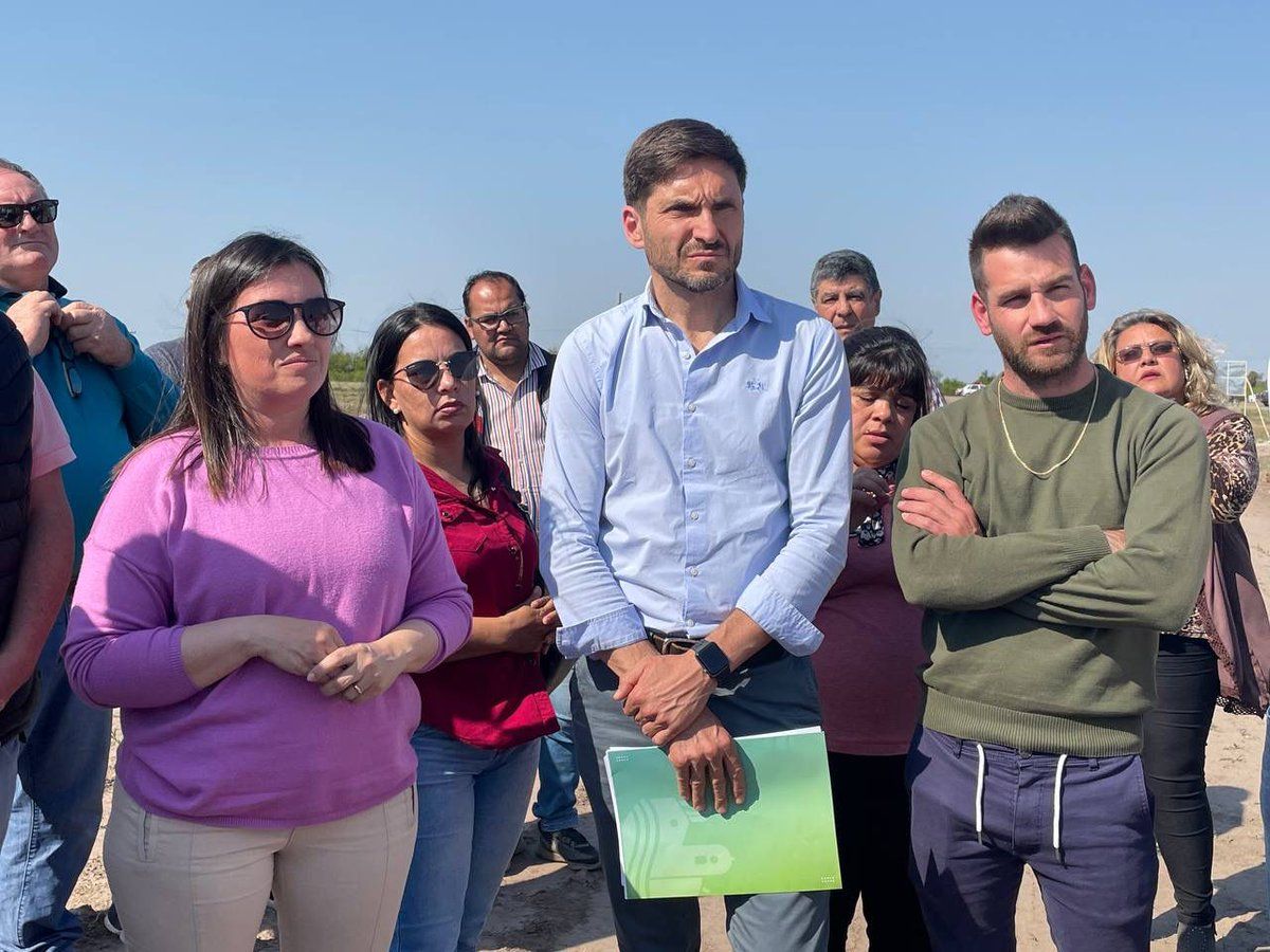 Maribel González junto a Maximiliano Pullaro.