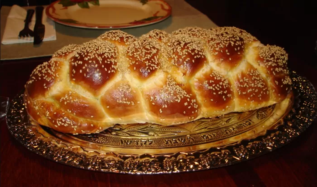 El famoso jalá (pan trenzado) no puede faltar en la mesa de Rosh Hashaná.