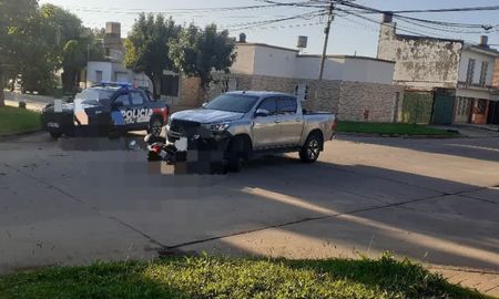 Murió un motociclista tras sufrir un accidente en barrio Los Hornos. Murió un motociclista tras sufrir un accidente en barrio Los Hornos.