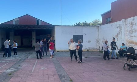Vecinos denuncian irregularidades por parte de la persona encargada de tomar las decisiones en la vecinal Central Guadalupe. Vecinos denuncian irregularidades por parte de la persona encargada de tomar las decisiones en la vecinal Central Guadalupe.