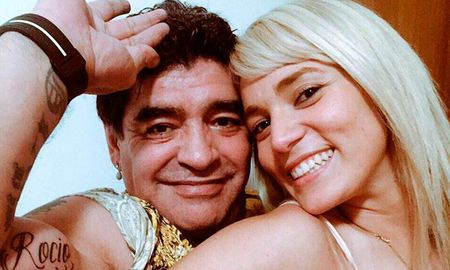 Rocío Oliva y el hombre de bigote que la acompañó a Dubai a buscar millones Rocío Oliva y el hombre de bigote que la acompañó a Dubai a buscar millones