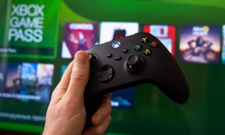 El esquema de botones respeta la configuración original de las Xbox Series, garantizando que los jugadores mantengan la memoria muscular al pasar de la consola al juego en la nube. El esquema de botones respeta la configuración original de las Xbox Series, garantizando que los jugadores mantengan la memoria muscular al pasar de la consola al juego en la nube.