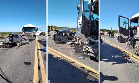 Las dos mujeres que estaban en el auto fallecieron en el lugar. Las dos mujeres que estaban en el auto fallecieron en el lugar.