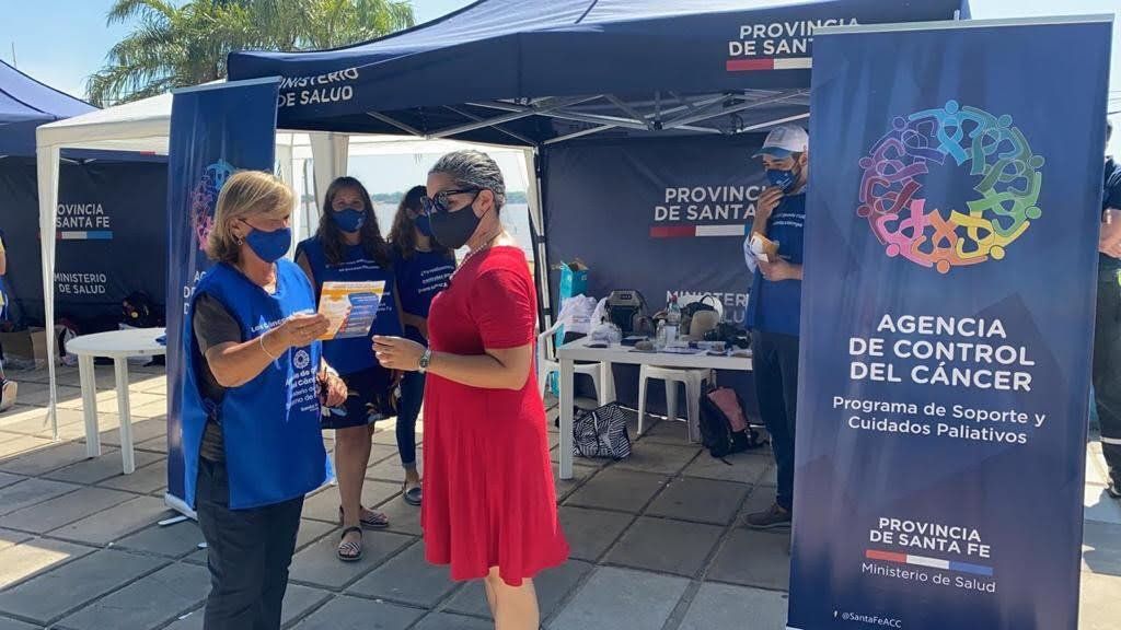 El Ministerio de Salud, a través de la Agencia de Control del Cáncer, distribuyó en más de 35 centros de salud de la provincia los test de sangre en materia fecal para detección precoz y prevención de cáncer de colon y recto, el de mayor incidencia en hombres y mujeres -ambos sexos- en la provincia.