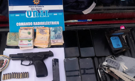 Cinco hinchas fueron detenidos en Rosario en la previa de Talleres vs Colón. Cinco hinchas fueron detenidos en Rosario en la previa de Talleres vs Colón.
