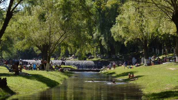 El balneario de Huerta Grande se transforma en un refugio de calma durante todo el año.