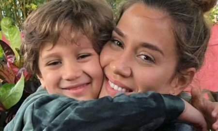 La cantante viajó a Estados Unidos para terminar de grabar su nuevo álbum, y tuvo que despedirse de su hijo que quedó en Argentina. La cantante viajó a Estados Unidos para terminar de grabar su nuevo álbum, y tuvo que despedirse de su hijo que quedó en Argentina.