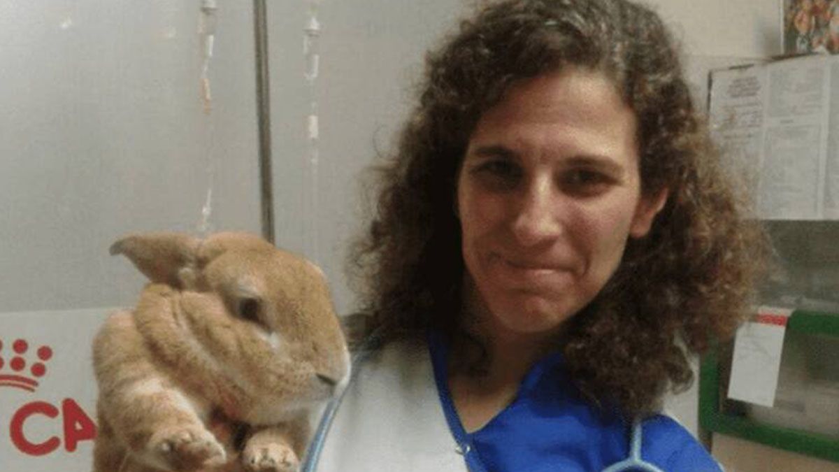 Desde la Universidad Nacional de Rosario (UNR) ratificaron la información y difundieron un comunicado en el que informaban que la víctima era una docente de la Facultad de Ciencias Veterinarias con más de 20 años de trayectoria.