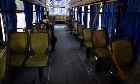 Este martes 13 de junio el paro del servicio de transporte de pasajeros por colectivos es total en el interior del país. Este martes 13 de junio el paro del servicio de transporte de pasajeros por colectivos es total en el interior del país.