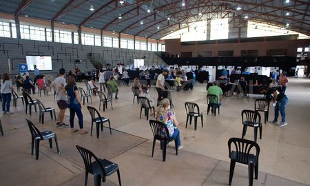 La provincia de Santa Fe ya vacunó al 50% de los docentes. La provincia de Santa Fe ya vacunó al 50% de los docentes.