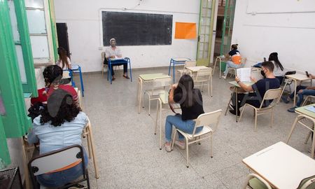 El próximo lunes, a las 10, volverán a reunirse en mesa paritaria el gobierno provincial y los representantes de los gremios de docentes santafesinos con el objetivo de cerrar un acuerdo salarial para este 2021. El próximo lunes, a las 10, volverán a reunirse en mesa paritaria el gobierno provincial y los representantes de los gremios de docentes santafesinos con el objetivo de cerrar un acuerdo salarial para este 2021.