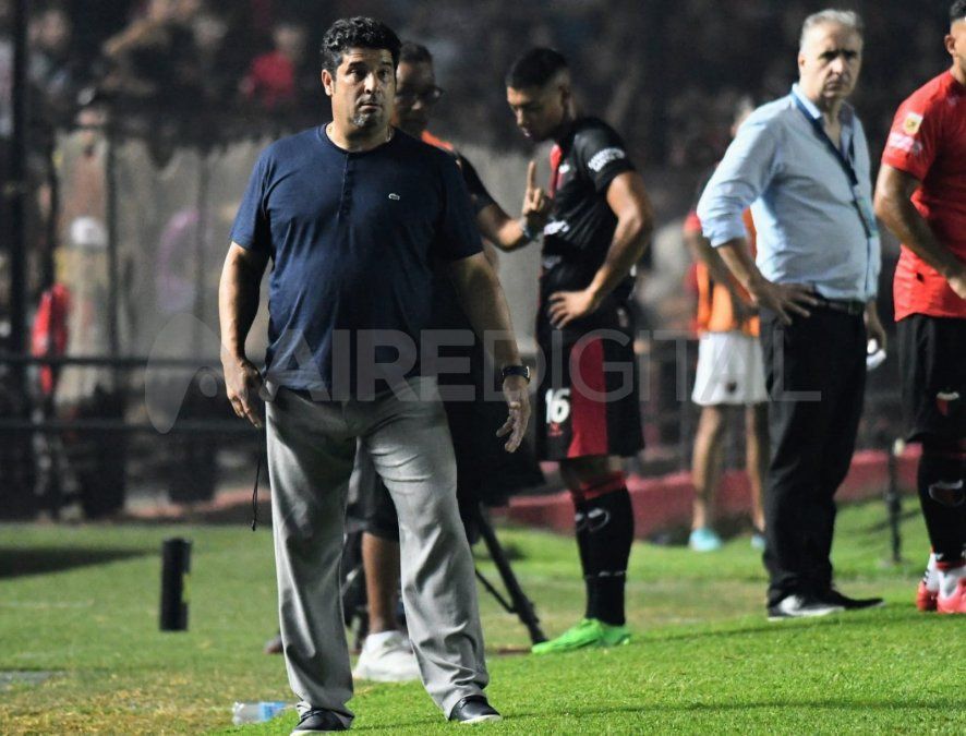 Colón anunció los convocados para afrontar el clásico santafesino.