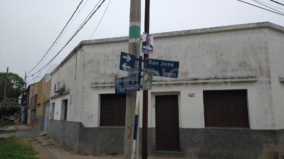 Vecinos reclaman la rotura de una cañería de cloacas.