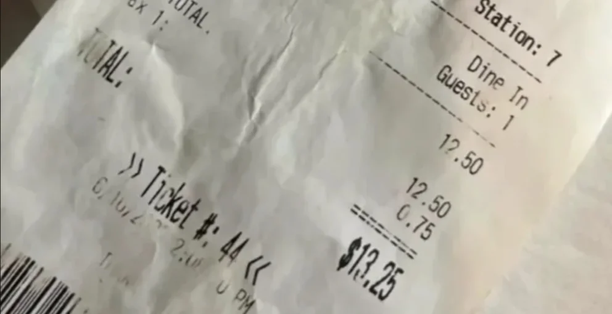 Gastó 13 dólares y le dejó 3 mil de propina.