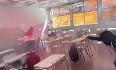 Alumnos protagonizaron un tiroteo con bengalas. Alumnos protagonizaron un tiroteo con bengalas.