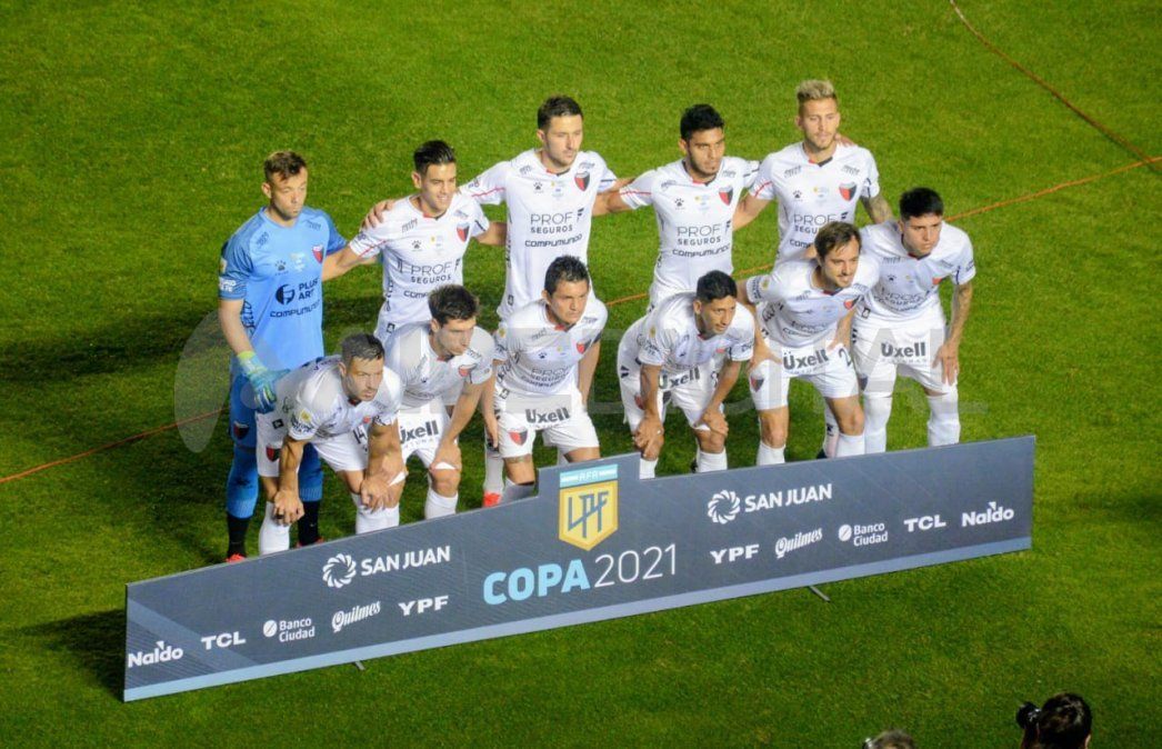 Así salió a jugar Colón ante Independiente por la semifinal de la Copa de la Liga. Con las bajas de Facundo Farías y Rafael Delgado, Eduardo Domínguez no hará muchos cambios para jugar la final frente a Racing.