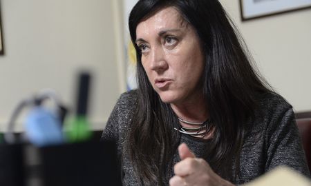 Dirigentes del PRO presentarán este martes una medida cautelar y un amparo ante la Justicia para que se declare inconstitucional el reciente decreto del Gobierno que derogó la posibilidad de votar por correo por parte de los argentinos residentes en el exterior. Dirigentes del PRO presentarán este martes una medida cautelar y un amparo ante la Justicia para que se declare inconstitucional el reciente decreto del Gobierno que derogó la posibilidad de votar por correo por parte de los argentinos residentes en el exterior.
