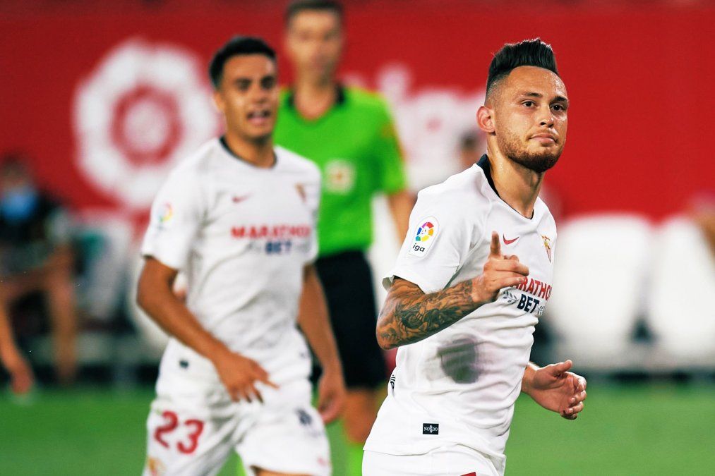 Lucas Ocampos celebra su tanto de penal ante el Mallorca