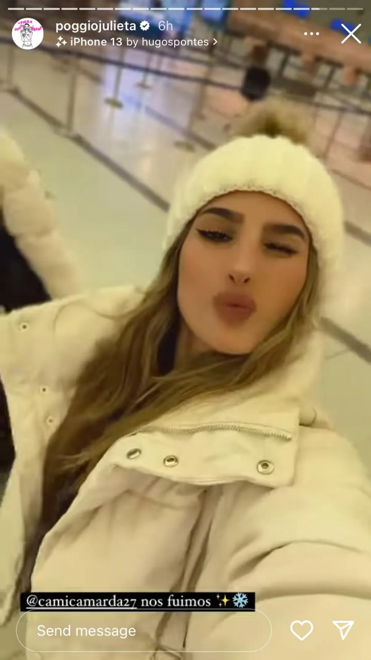 Julieta Poggio se fue de vacaciones a Bariloche junto a su hermana Camila.