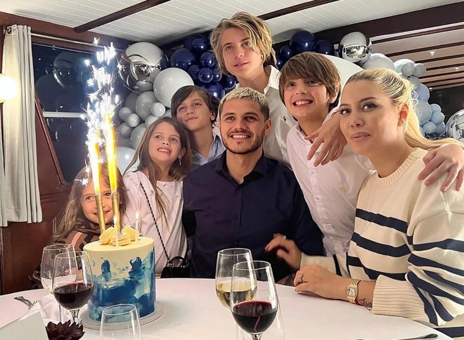 El futbolista fue sorprendido por su esposa Wanda Nara