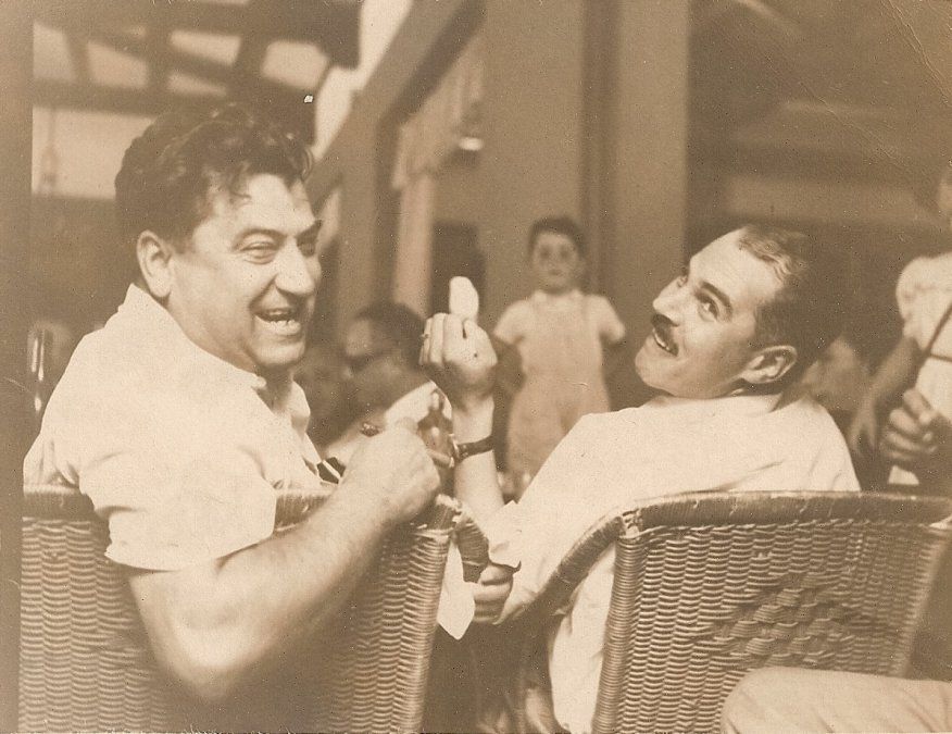 En la Buenos Aires-Caracas de 1948, Marcilla finalizó segundo, a solo 12’41” del ganador, el catalán-cordobés Domingo Toscanito Marimón (Chevrolet, izquierda). Si no se hubiera detenido para ayudar a Fangio la victoria hubiera sido suya y, por tan elevado y desinteresado gesto, a partir de entonces se lo conoció como el Caballero del Camino.