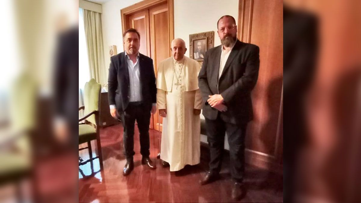 Los abogados ambientalistas RafaelColombo y Enrique Viale visitaron el Vaticano.
