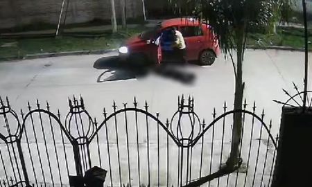 El acusado quedó filmado en las imágenes de la cámara de seguridad de la zona y por eso se lo puedo reconocer. El acusado quedó filmado en las imágenes de la cámara de seguridad de la zona y por eso se lo puedo reconocer.