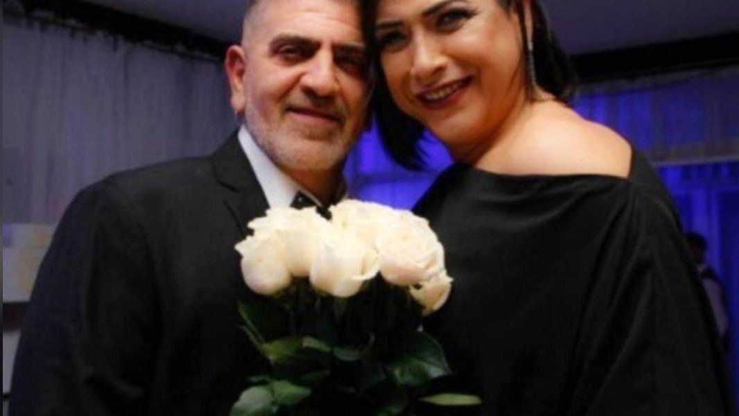 Victoria Castro, una mujer trans de 46 años y Pablo López Silva, un hombre cis de 54, se casaron por iglesia este sábado con todos los ritos del catolicismo