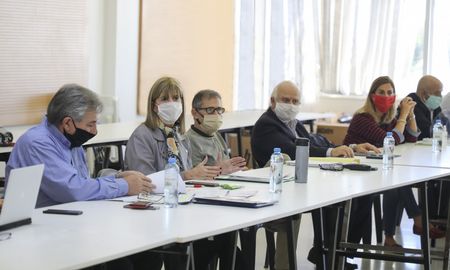 Se están analizando habilitar nuevas actividades en localidades que tengan menos de 5 mil habitantes. Se están analizando habilitar nuevas actividades en localidades que tengan menos de 5 mil habitantes.