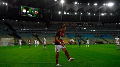 Coquetear con el coronavirus: en Brasil se jugarán partidos con público