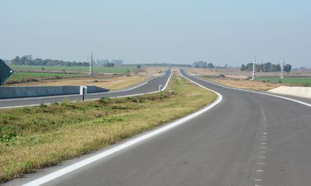Vialidad Nacional avanzó este viernes con una nueva etapa del proceso para concesionar rutas nacionales a empresas privadas y Santa Fe aparece como una de las provincias más involucradas en el esquema. Vialidad Nacional avanzó este viernes con una nueva etapa del proceso para concesionar rutas nacionales a empresas privadas y Santa Fe aparece como una de las provincias más involucradas en el esquema.